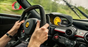 2014-ferrari-laferrari-steering-wheel-750x400