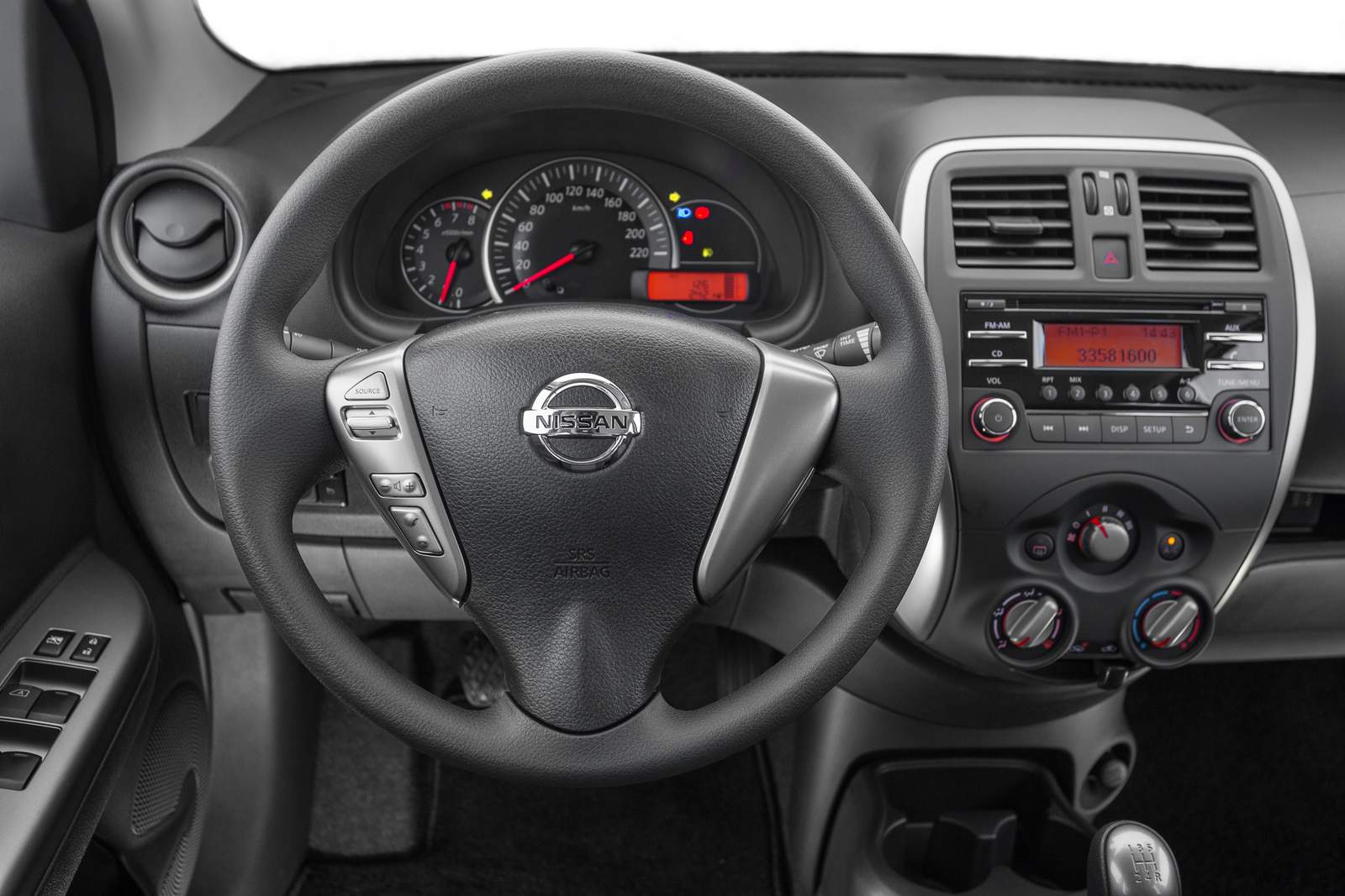 Novo-Nissan-March-2015-interior (2)