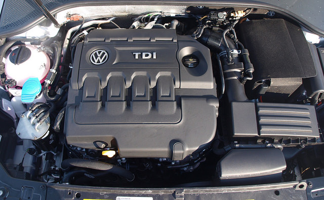 2015-volkswagen-passat-SEL-TDI-engine