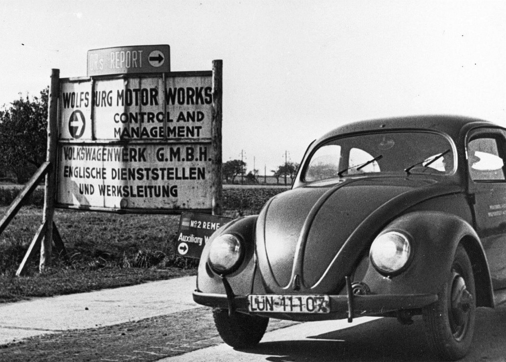 Volkswagen_primeiro-Beetle-a-sair-da-linha-de-montagem-1024x734