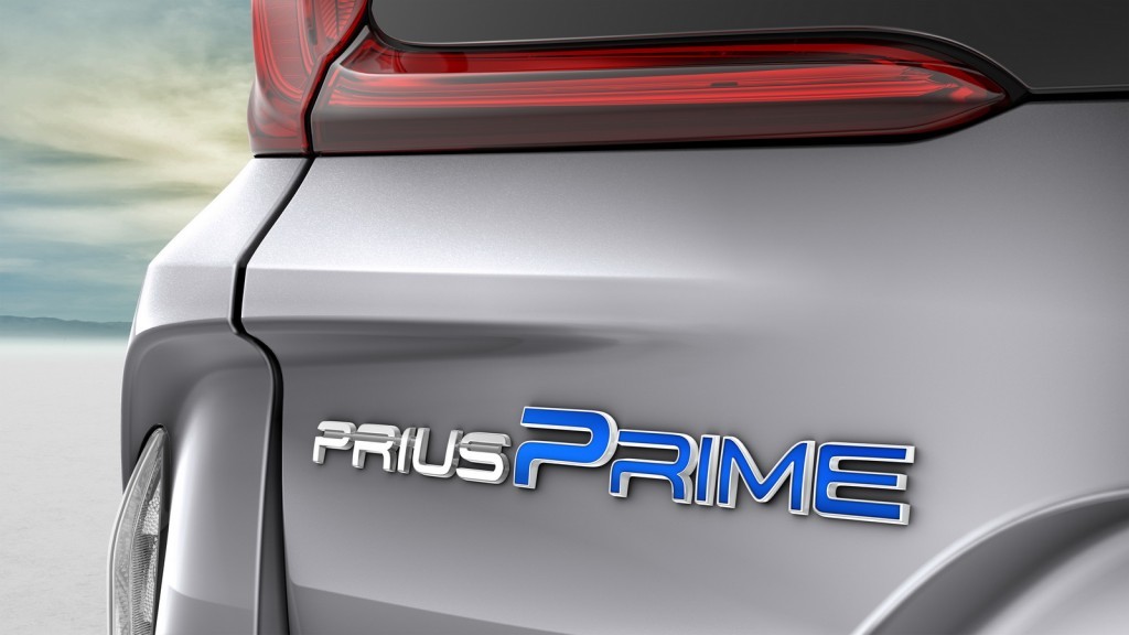 2017-Toyota-Prius-PHEV-24-1024x576