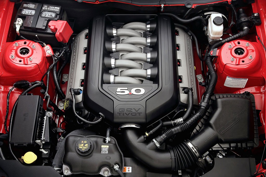 ford_mustang_gt_V8_engine