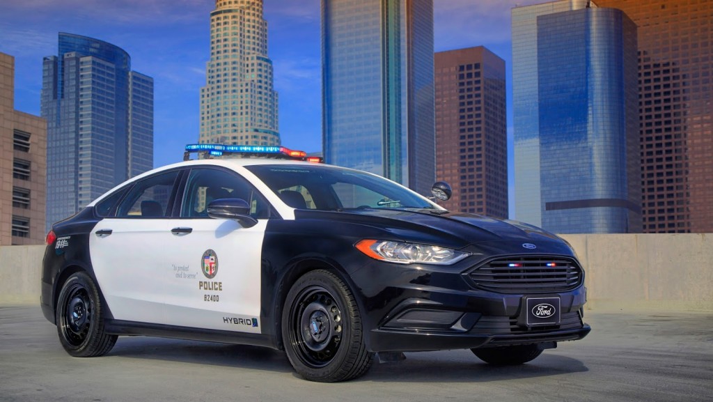 ford-police-responder-hybrid-sedan-lapd-01-1